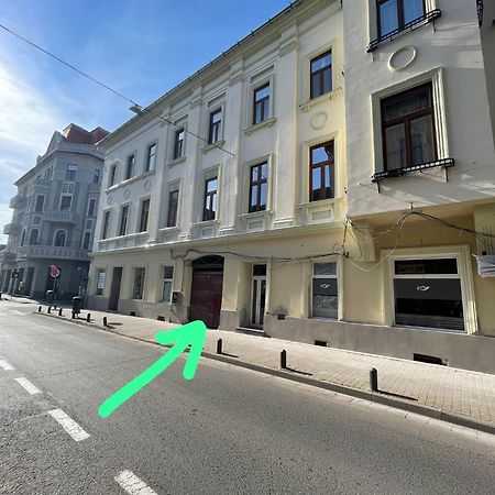 Poppys Apartment Arad Exterior foto