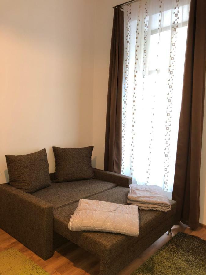 Poppys Apartment Arad Exterior foto